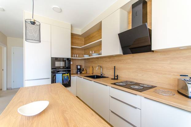 FOTO Kakva vila! Prodaju je na Šolti. Grijani bazen, a more na 150 metara. Saznali smo cijenu