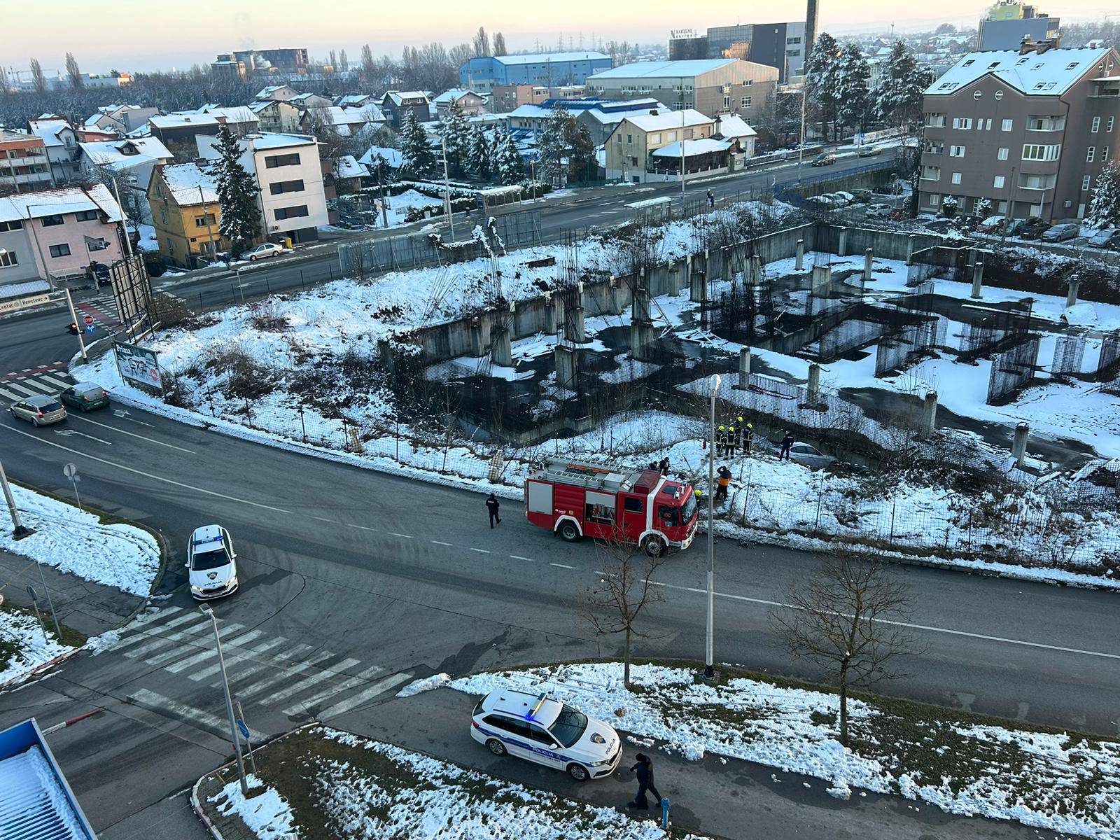 BMW-om na Laništu sletio s ceste na gradilište: Pronašli zaključano vozilo bez vozača