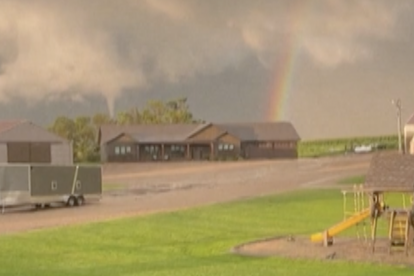 Nesvakidašnji prizor: U isto vrijeme snimili dugu i tornado