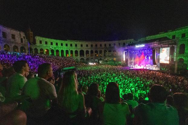 Pula: Parni valjak održao koncert u prepunoj Areni 