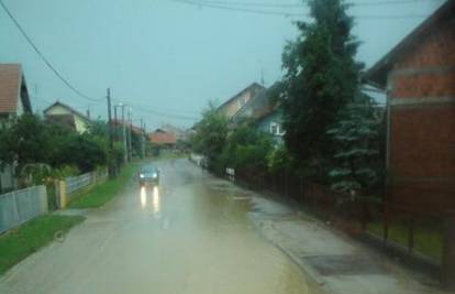 Prolom oblaka na cestama Zagreba stvorio bujice vode