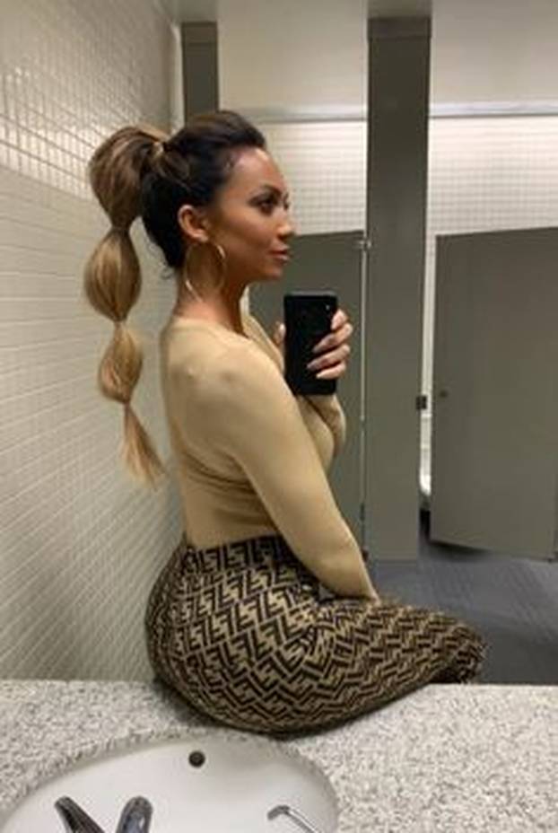 FOTO Incident u studiju Lige prvaka: Voditeljici pukla uska haljina, Henryju su 'bježale oči'