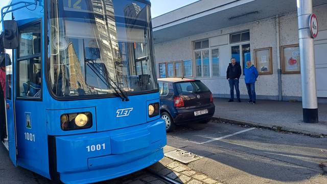 Polovni tramvaj iz Augsburga stao na trgu, iz ZET-a tvrde da nije došlo do nikakvog kvara