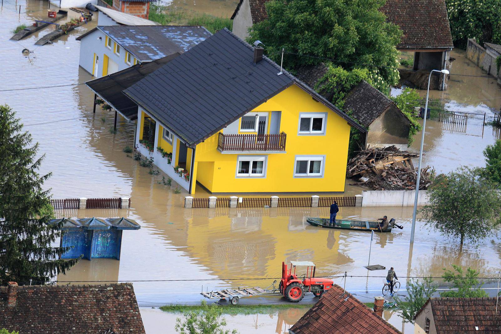 Osma godišnjica katastrofalne poplave u Gunji - Pogled iz zraka