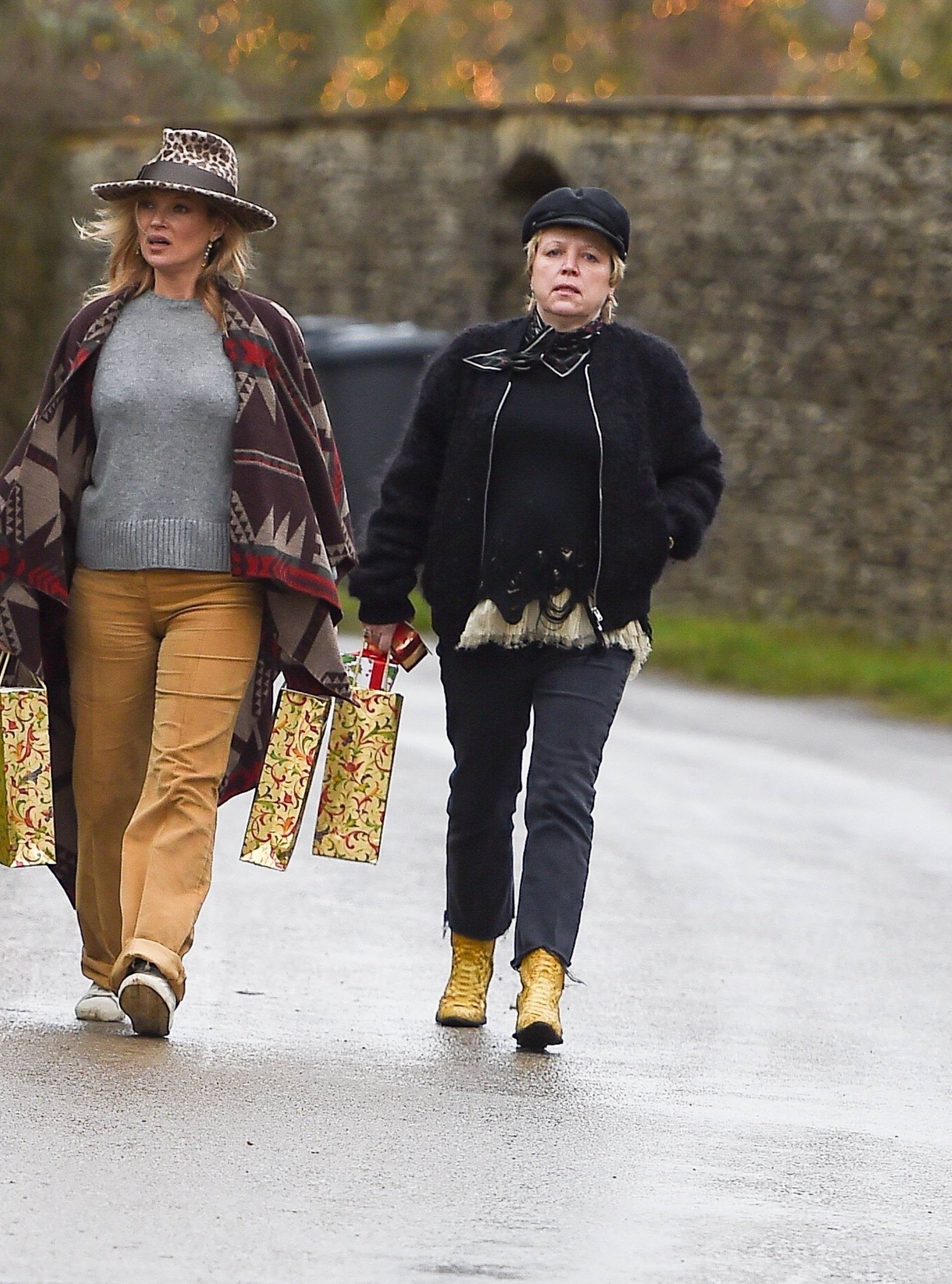 *EXCLUSIVE* Boho Kate Moss delivers festive gifts to neighbours **NO UK PAPERS AND UK PAPER ONLINE SITES**