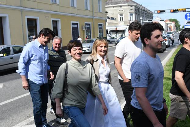 Bjelovar: Glumci u sklopu BOk festivala sami su bili eksponati u izlogu namještaja San