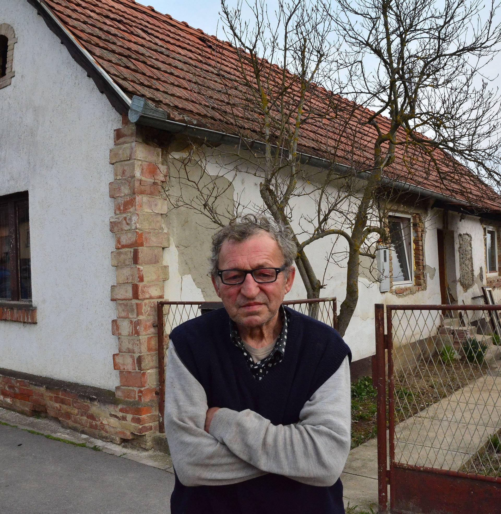 Složni Pleterničani prijatelju za Uskrs uređuju trošnu kuću