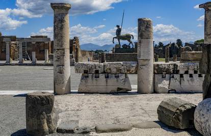 Arheolozi iskopali netaknut pult zalogajnice u Pompejima