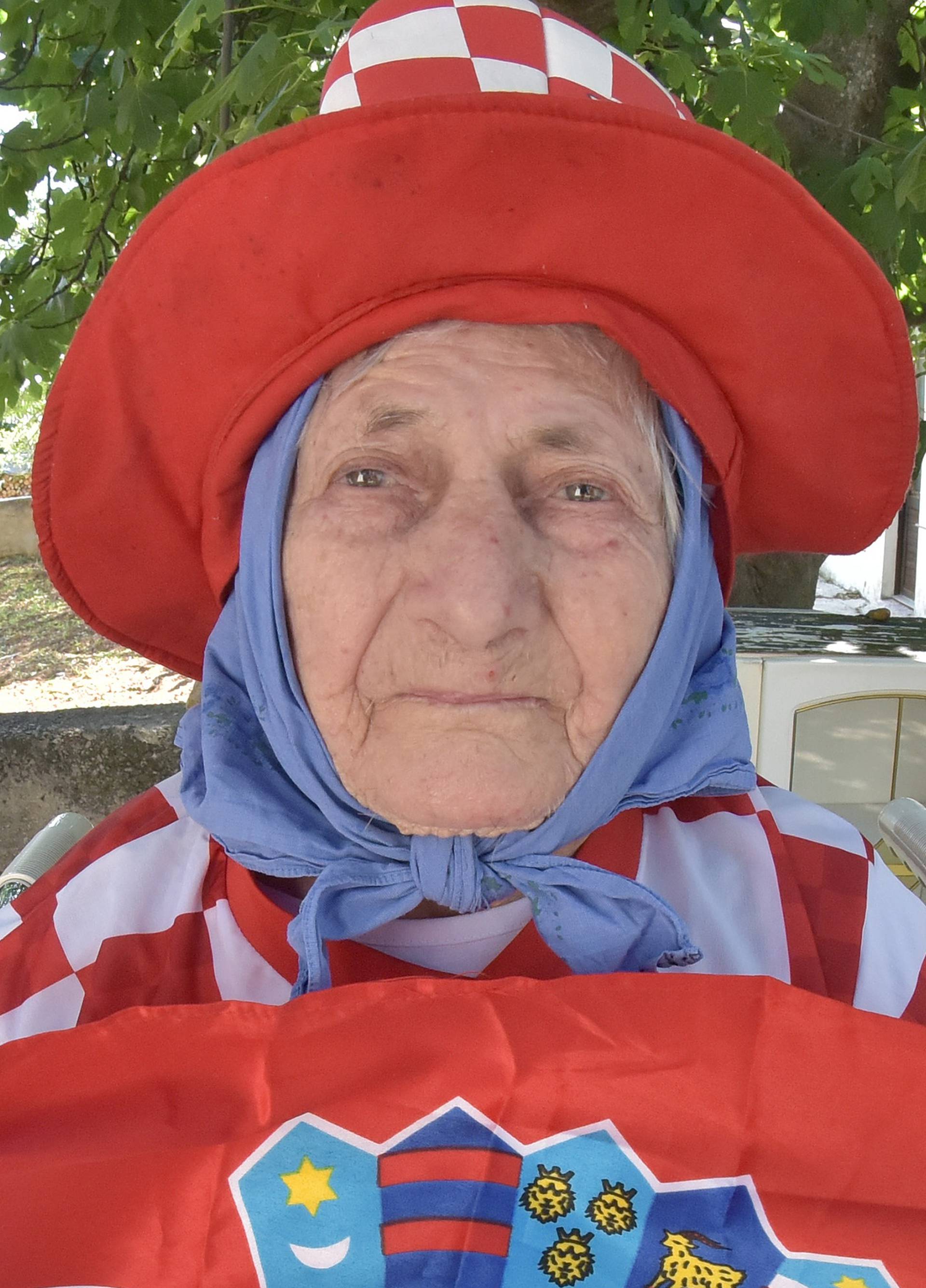 Baka Milka (97) navija: 'Jesu Vatreni dali gol? Natoči vina!'