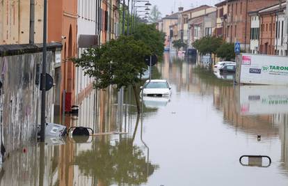 Poplave u Italiji: 14 poginulih, kiša još ne prestaje padati...