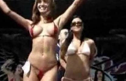Djevojke na natjecanju za najbolje tijelo u bikiniju