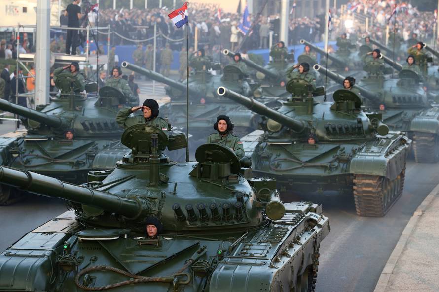 ARHIVA - Na današnji dan 2015. u Zagrebu održan veliki vojni mimohod