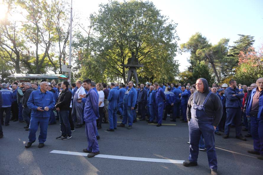 Radnici 3. maja na ulici: Štrajk traje do ispunjenja zahtjeva