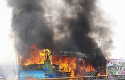 Zapalio se gradski autobus u Kini, 25 ljudi je poginulo