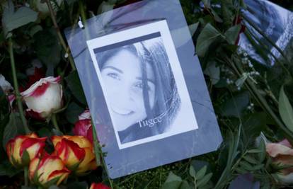 Ubijena braneći druge: Tisuće na sahrani nacionalne heroine
