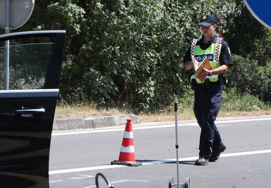Šibenik: Sudar automobila i vozila saniteta kod Morinjskog mosta, šest osoba prevezeno u bolnicu 