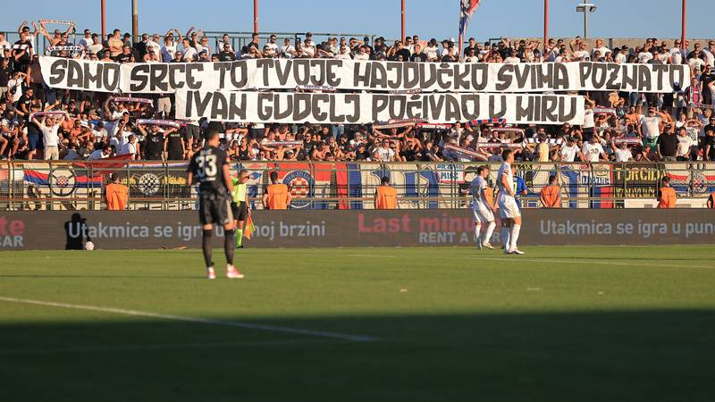 FOTO Šimunić, Carević i Bilić su pratili pobjedu Hajduka. Torcida je posvetila transparent Gudelju
