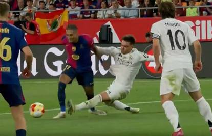 VIDEO Barcelona u posljednjim sekundama regularnog dijela dobila penal, VAR ga poništio