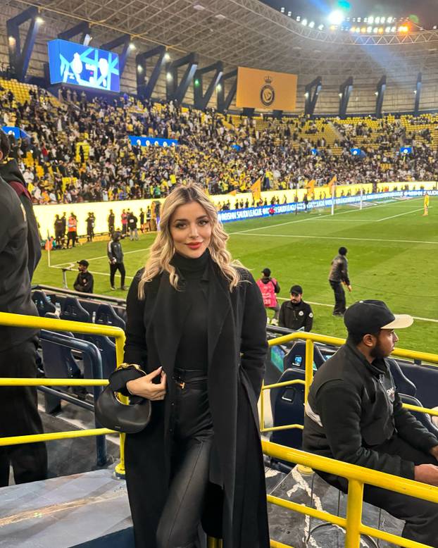 FOTO Naša prekrasna novinarka zaljubila se u ikonu Reala. Brak im je kao iz bajke, dobili i sina