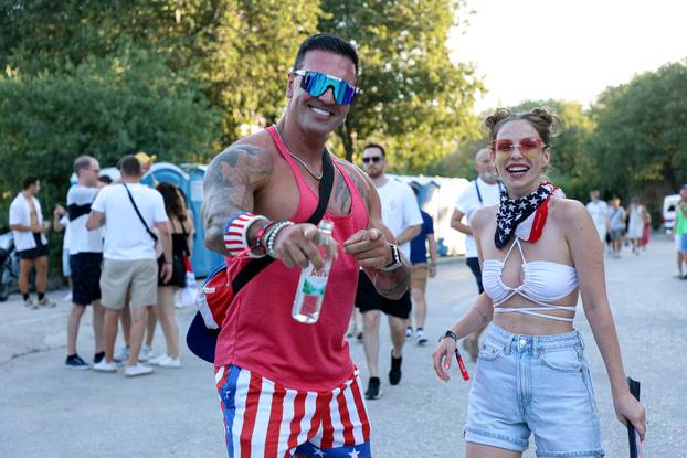 Split: Okupljanje posjetitelja prije otvaranja 10. Ultra Europe festivala