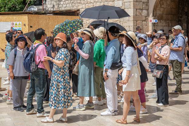 Prave ljetne vrućine u Dubrovniku, turisti preplavili stari grad