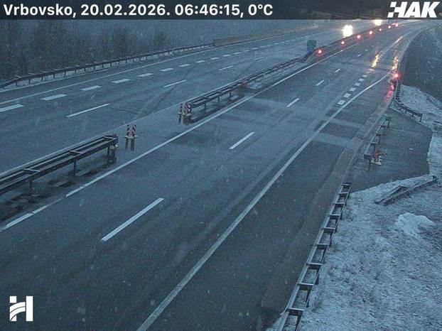 FOTO Snijeg pada u Gorskom kotaru, Lici i na sjeveru. Nema pravca do Rijeke za šlepere