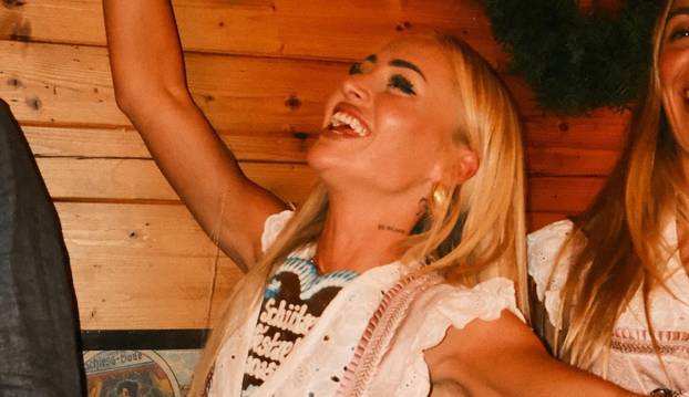FOTO Alisha Lehmann 'zapalila' Oktoberfest; jedan detalj sve je otkrio o ljubavnom statusu...