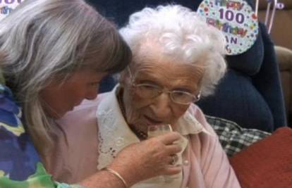Ispunili joj želju: Britanka za 100. rođendan tražila stripera 