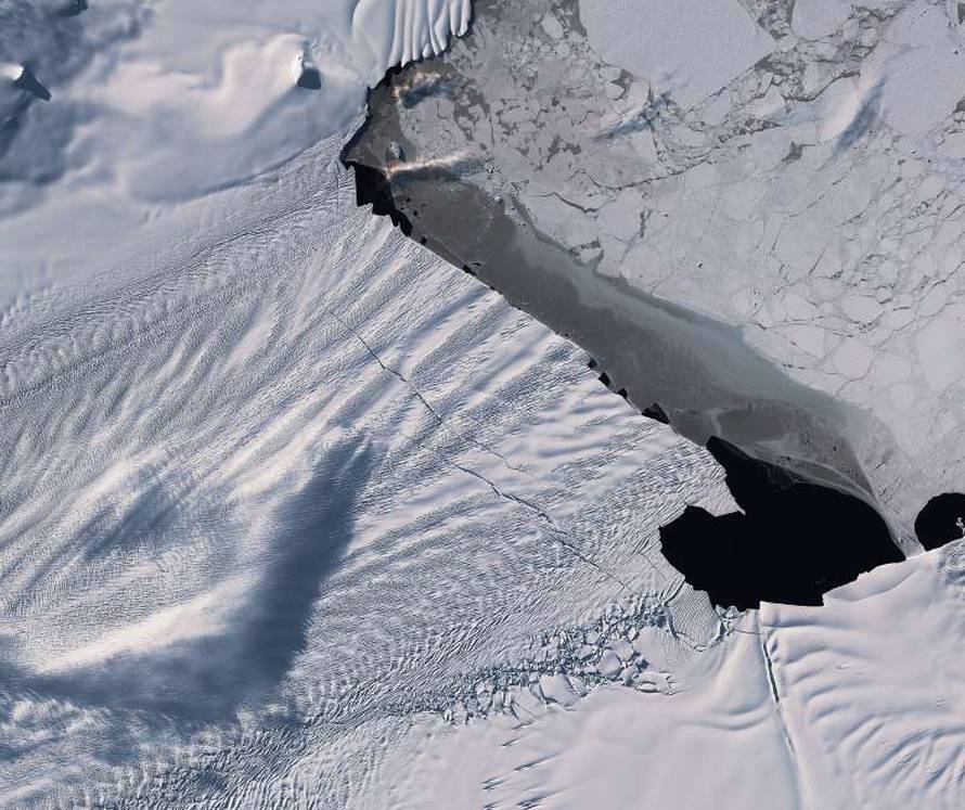 Pogledajte video: Odlomio se ledenjak veličine otoka Paga