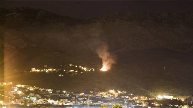 Vatrogasci lokalizirali požar kod Žrnovnice, dežurali su cijelu noć