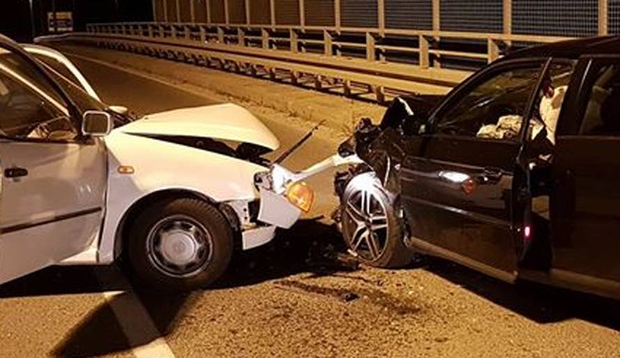 Jedna osoba lakše ozlijeđena u sudaru dva auta kod Vrbovca