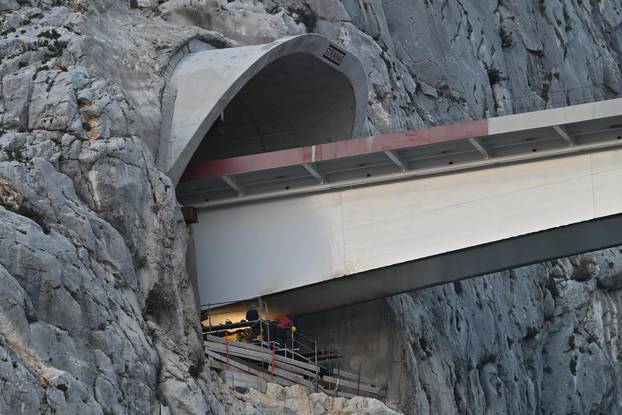 Spajanje mosta iznad rijeke Cetine kod Omiša na 70 metara nadmorske visine