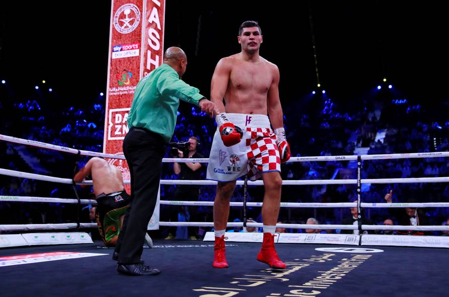 Sijevnula je desnica: Hrgović nokautirao Molinu u 3. rundi!