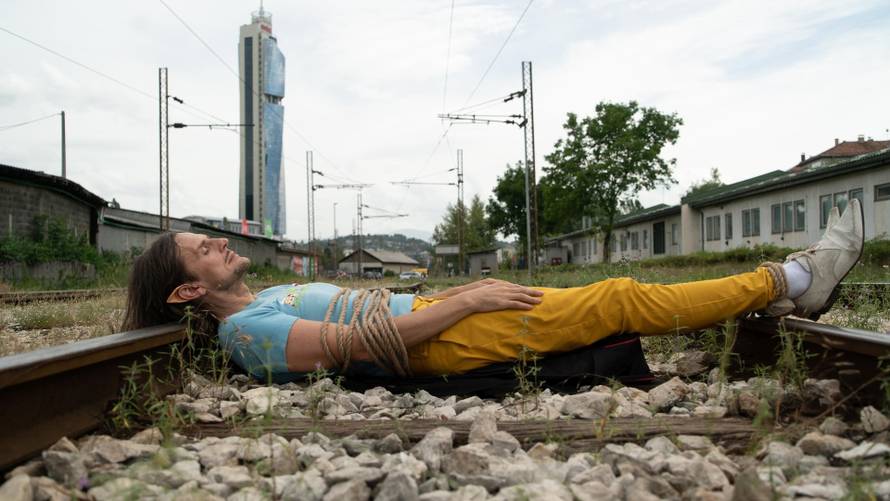 Laka objavio singl 'Mama' pa najavio novi album: 'Žene moraju konačno preuzeti svijet'