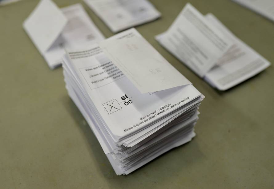 Ballots are counted after polls closed in the banned independence referendum in Vic