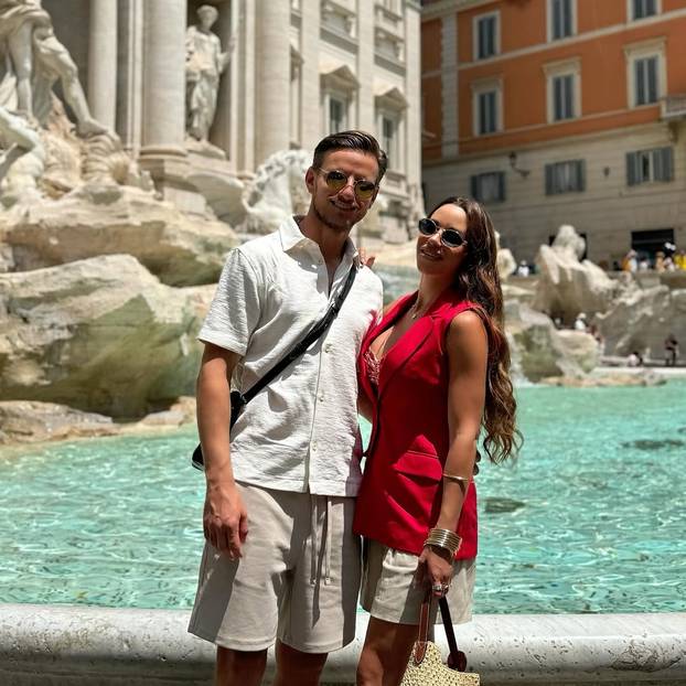 FOTO Dok Split čeka, obitelj Rakitić uživa u grčkoj idili...