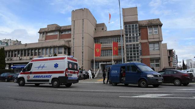 Strava u Podgorici: Eksplodirala bomba u zgradi suda, čovjek je poginuo, petero ljudi ozlijeđeno