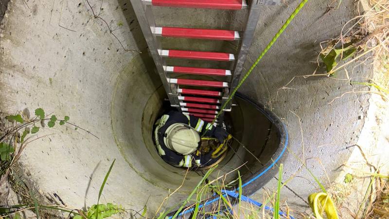 Moški pri Vrbovcu vrgel žensko v vodnjak, sosedje jo rešili