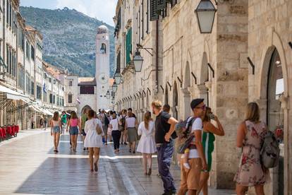 U Dubrovniku sve više turista unatoč panedmiji koronavirusa