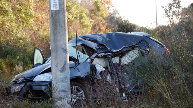 Galižana: Vozačica izgubila kontrolu nad vozilom, udarila u betonski stup i poginula 
