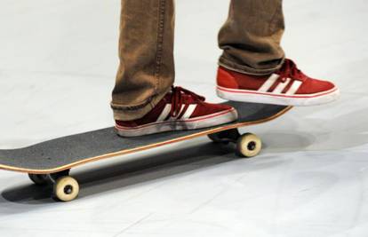 Primošten: Pijani motociklist udario dijete na skateboardu