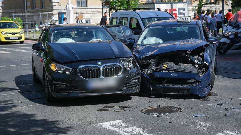 FOTO Sudarila se tri auta kod Zrinjevca. Ne voze tramvaji...