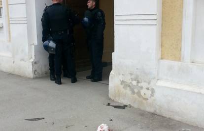 Na zgradu policije u Vukovaru opet vratili dvojezičnu ploču