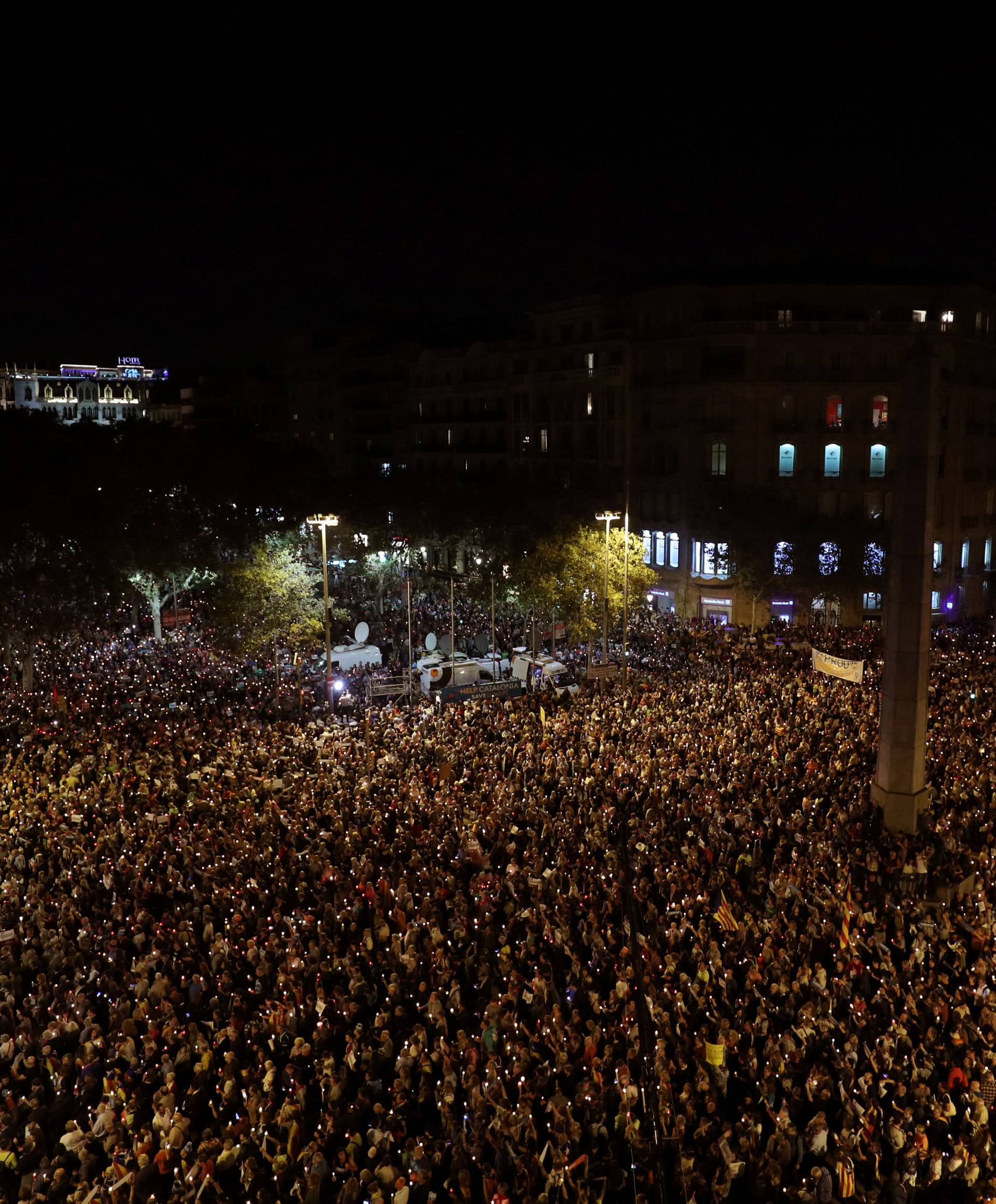 Catalan separatist organisations' leaders jailing protests in Barcelona