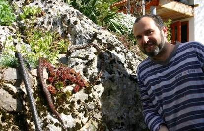 Otočac: Pred kućom u vrtu našao leglo otrovnih zmija