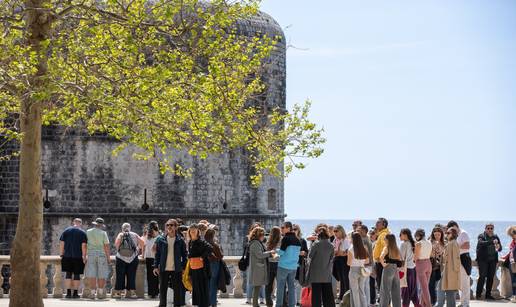 FOTO Pogledajte velike gu&zcaron;ve u Dubrovniku: Grad vrvi turistima