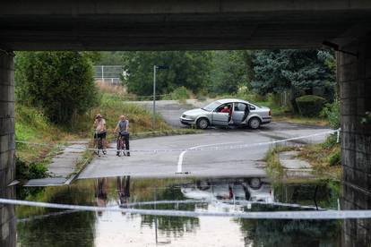 GALERIJA  Poplave u Zagrebu, u Istri vjetar rušio stabla, na Pagu olujno more razbijalo čamce