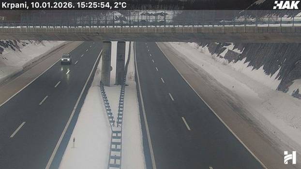 FOTO Pogledajte situaciju na autocestama: Snijeg još pada, stvara se poledica, ima i magle