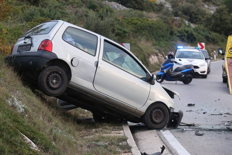 Krš i lom na ulazu u Šibenik: BMW bez pola prednjeg dijela