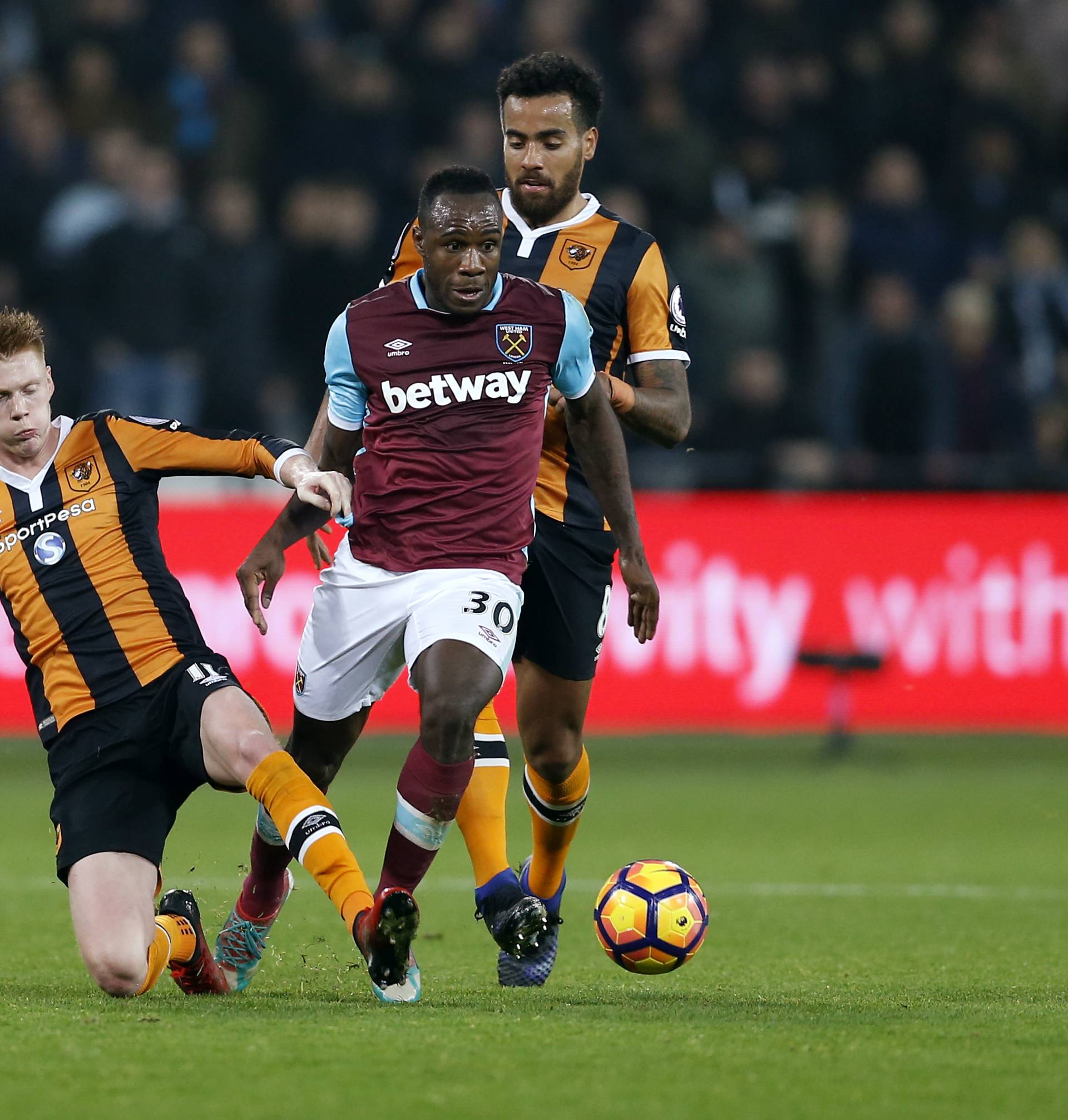 Hull City's Sam Clucas and Tom Huddlestone in action with West Ham United's Michail Antonio